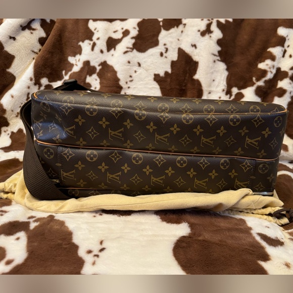 Authentic Louis Vuitton Alize 24 - Picture 5 of 11